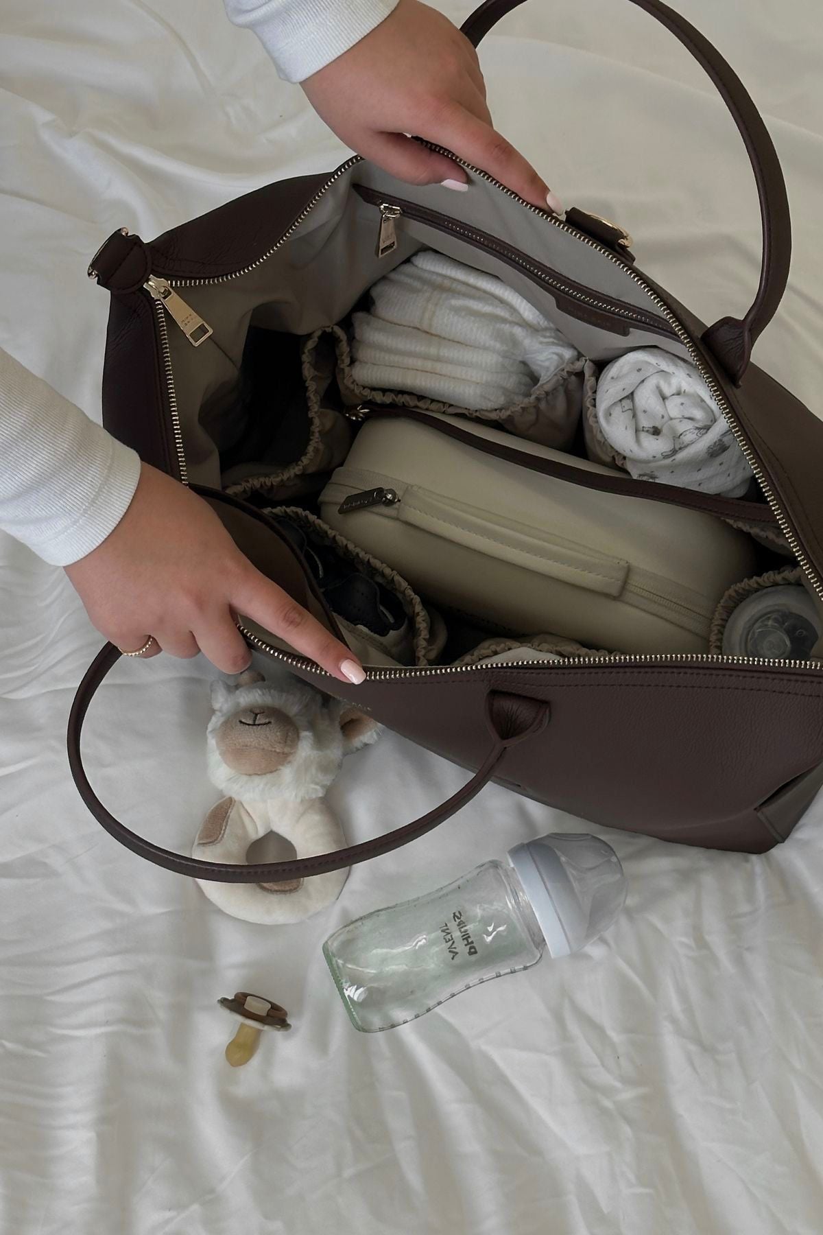 MILA — Sac à langer convertible — Marron Chocolat — intérieur lit